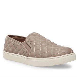 Steve Madden Quilted Ecentrcq Slide On Sneakers Size 7